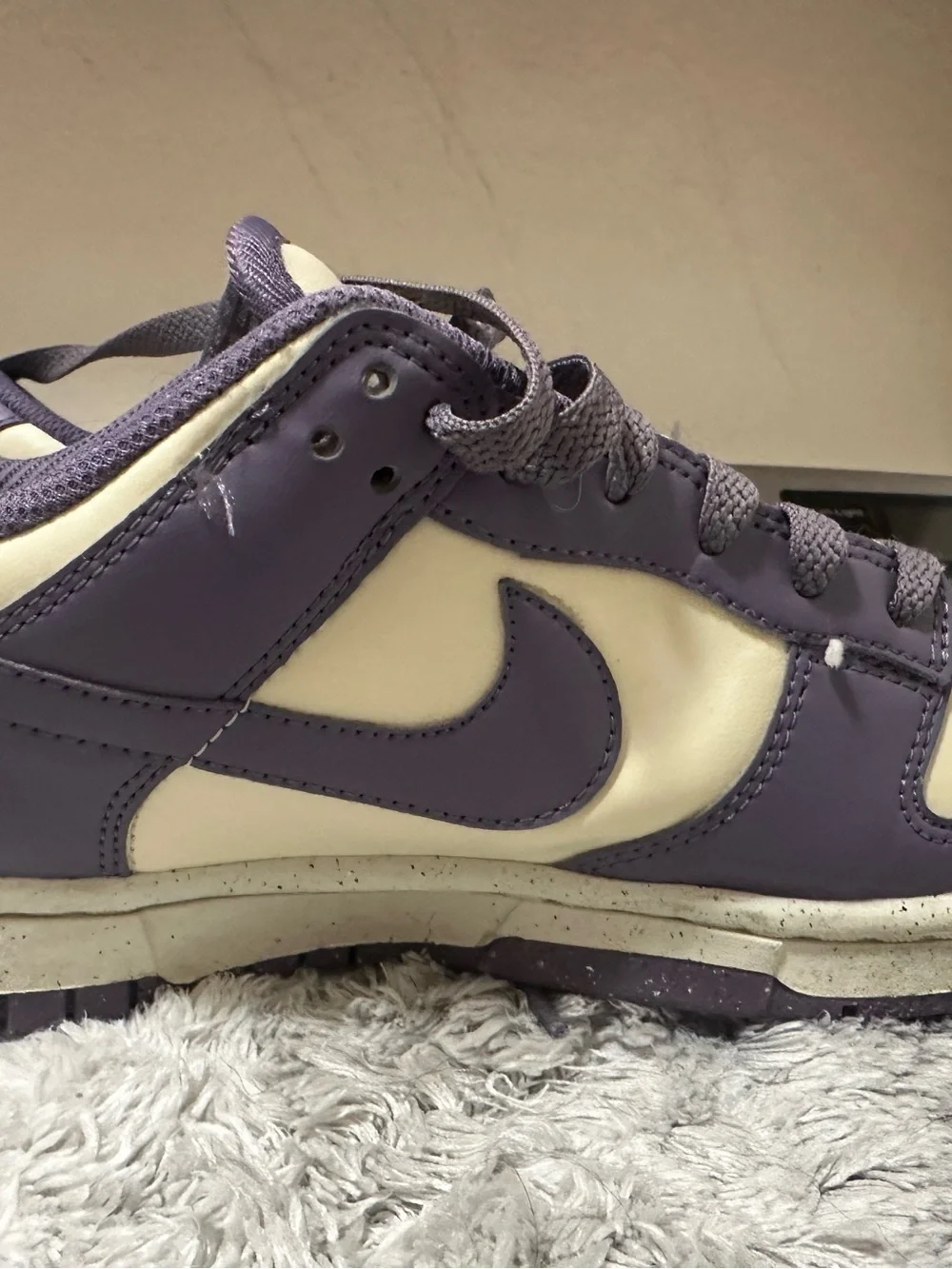 Nike Kids/women’s Low-Top Sneakers in Purple and Cream